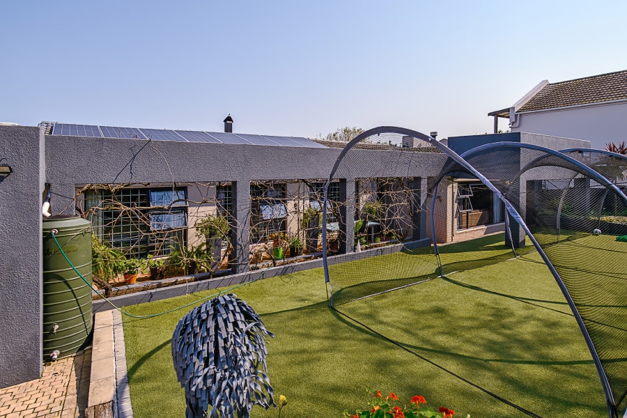 6 Bedroom Property for Sale in Kenridge Heights Western Cape